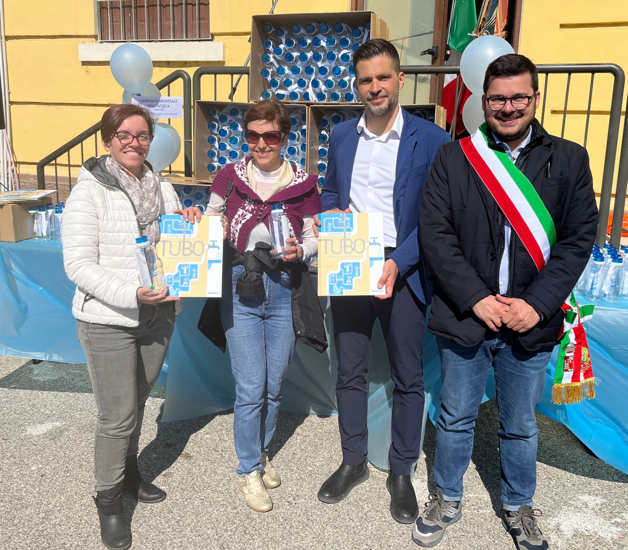 Acque Veronesi, borracce ecologiche per gli allievi della Nievo di Soave