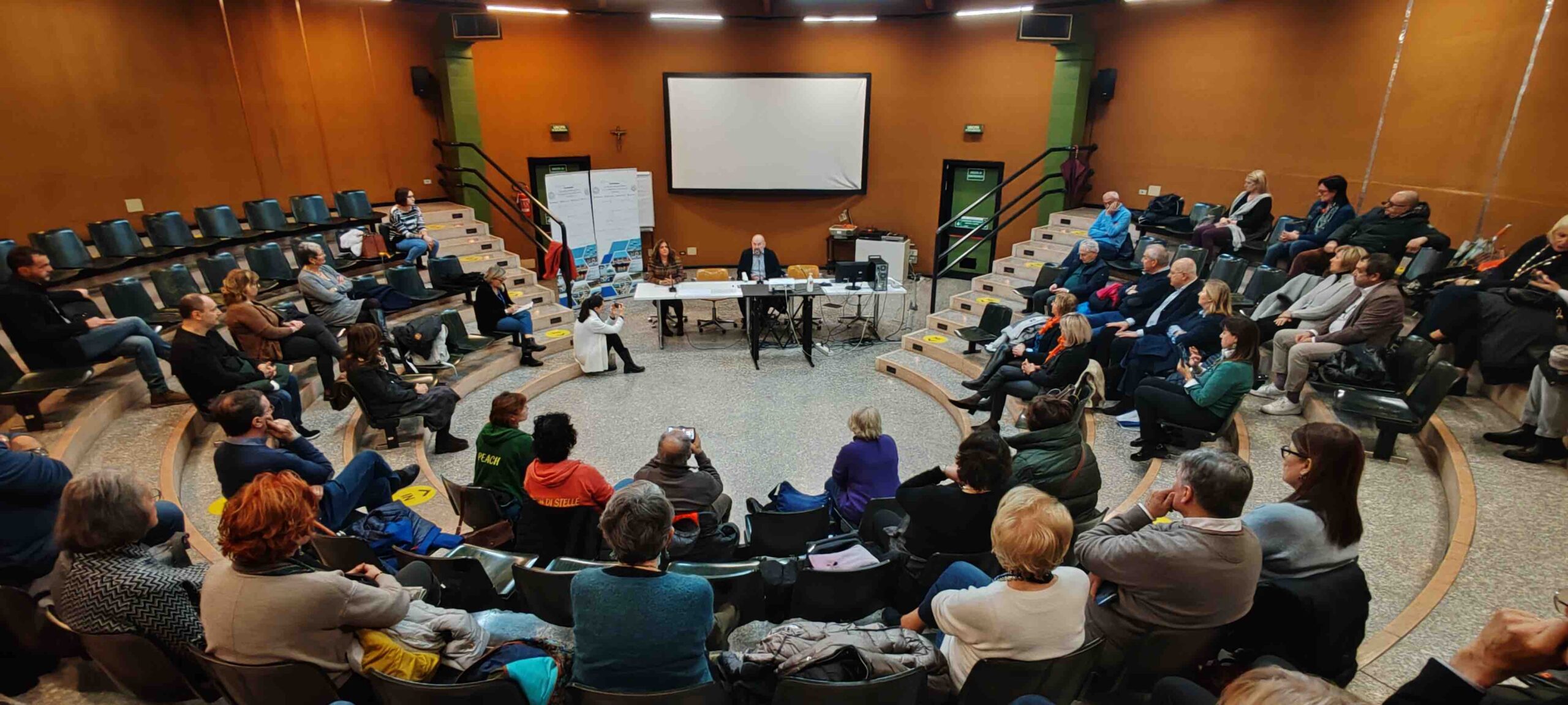 Nei 2 ospedali veronesi operano centinaia di volontari per aiutare i malati