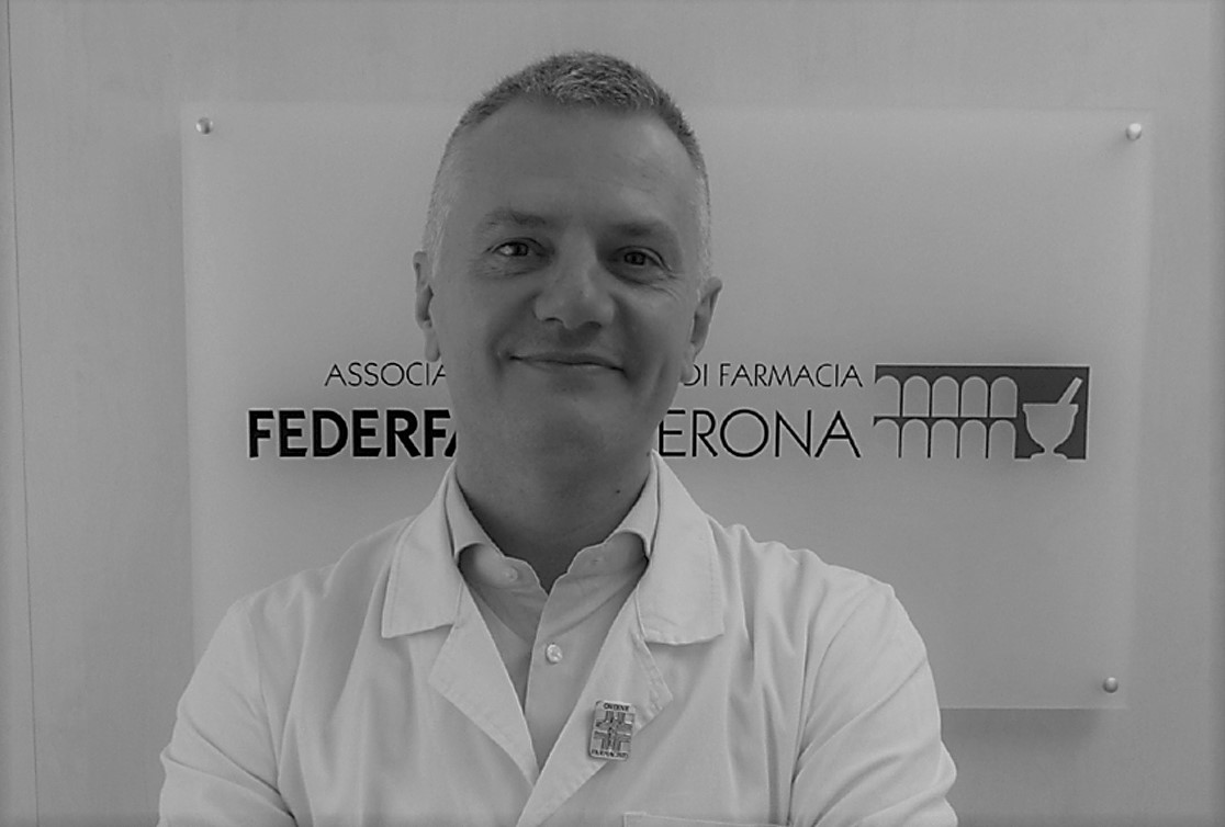 Vaccini anti-Covid, la prenotazione si farà anche in farmacia.