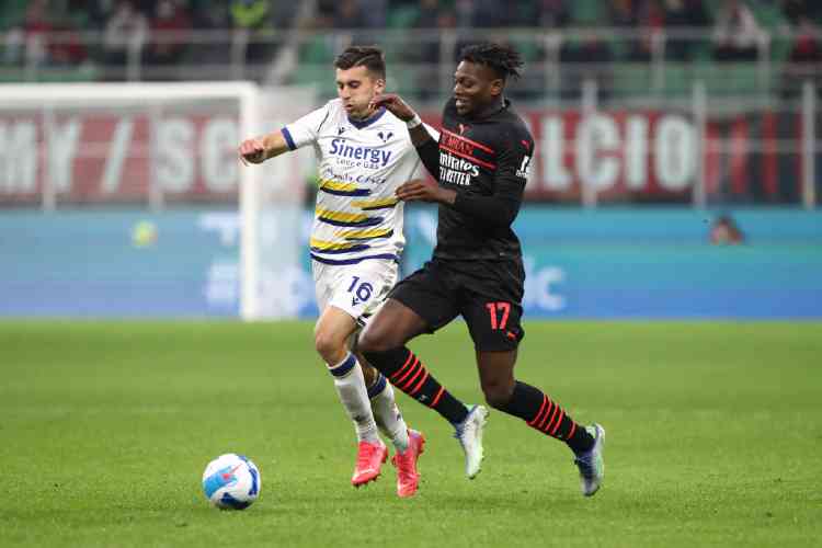 Milan sotto di 2 gol per un’ora. Alla fine batte il Verona 3-2.
