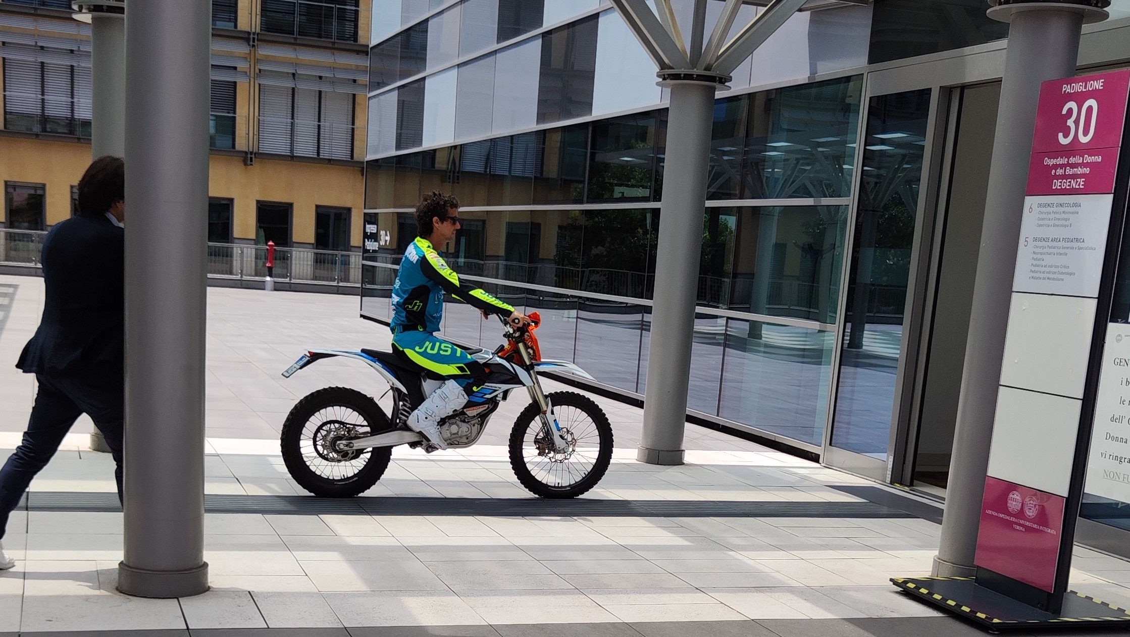 Arriva a Verona la Mototerapia. Piccoli pazienti sulle moto elettriche