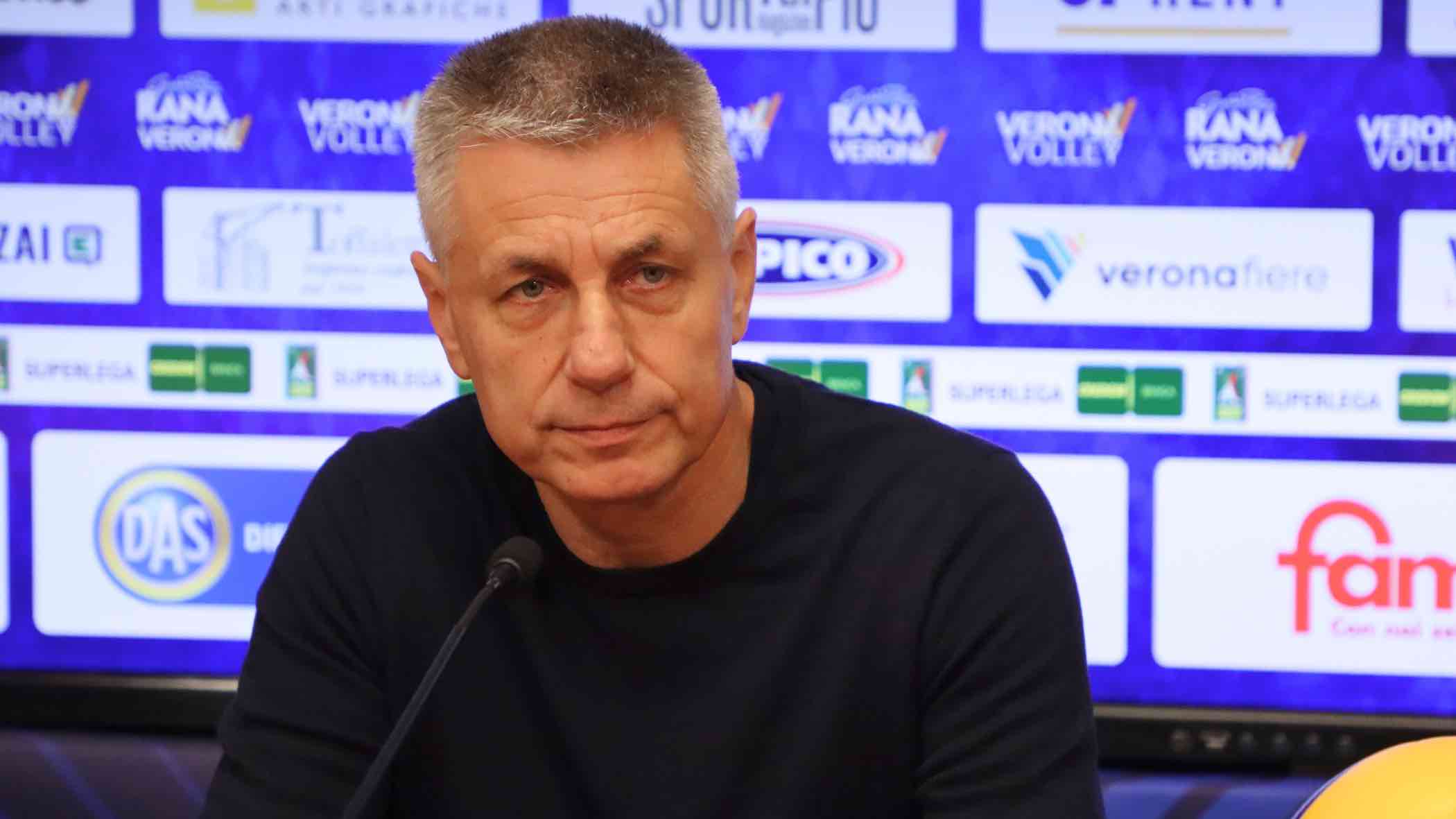 Rana Verona. Stoytchev alza la voce: “Sto provando a cambiare qualcosa. Serve che i ragazzi diano il proprio meglio”
