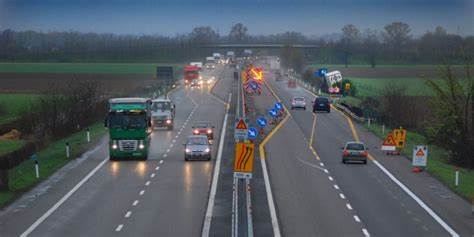 Autostrade a Nordest, scompaiono 440 milioni per finanziare la terza corsia dell’A4 dopo Venezia