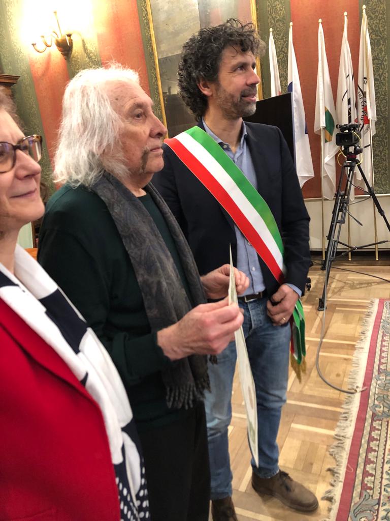 Il famoso pittore Aladino Ghioni premiato ieri dal Comune di Verona 1 PHOTO 2023 03 03 19 02 50 2