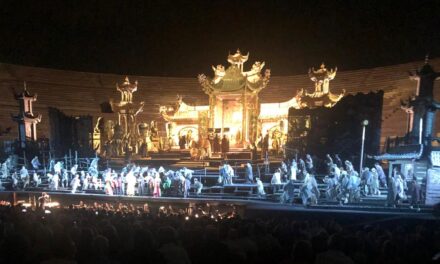 Turandot incanta l’Arena di Verona. La magia della regia di Zeffirelli e la potenza dei protagonisti