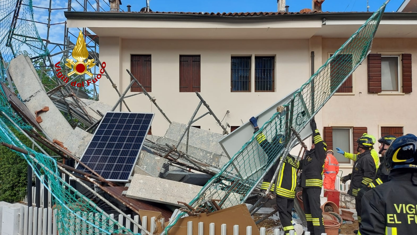 Negrar, crolla un’impalcatura. Tre i feriti portati in ospedale