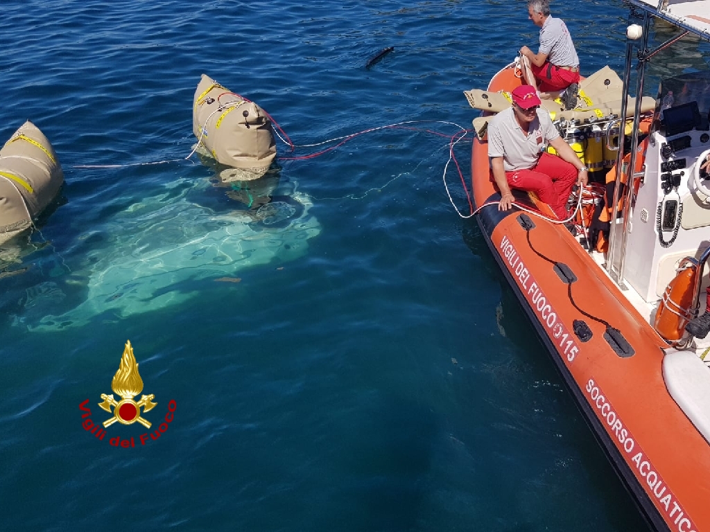 Garda: nella notte auto finisce nel lago, deceduto il conducente