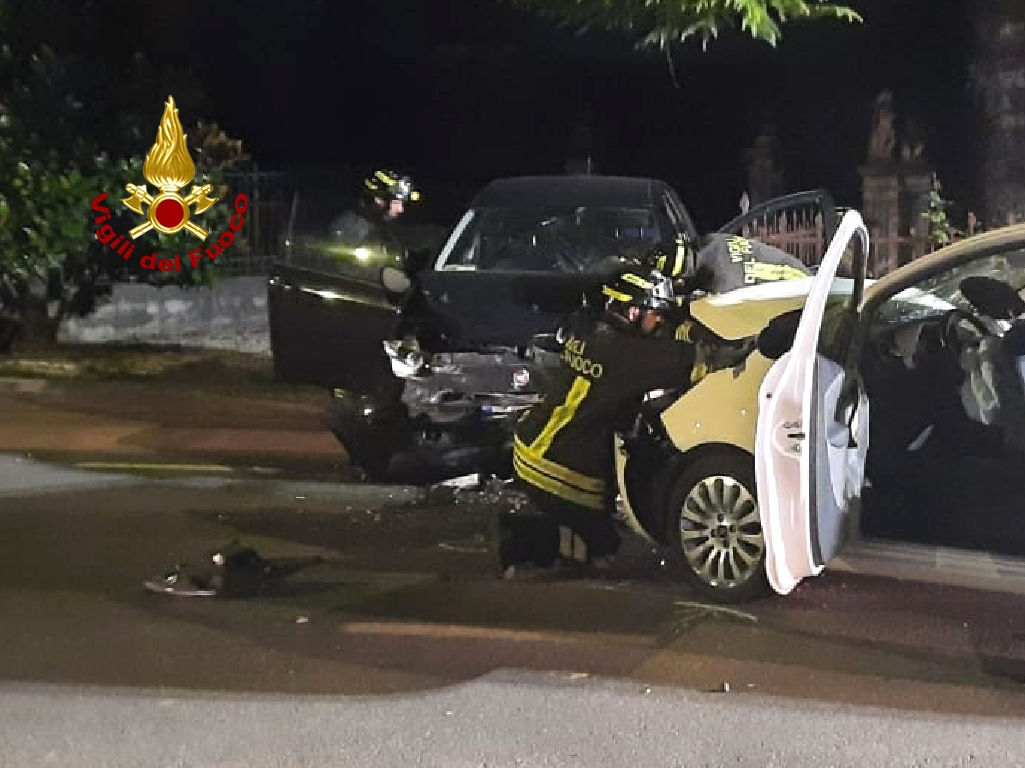 Vigili del fuoco, frontale fra auto a Lavagno: 4 i feriti, due in gravi condizioni 1 Photo 1692301269520