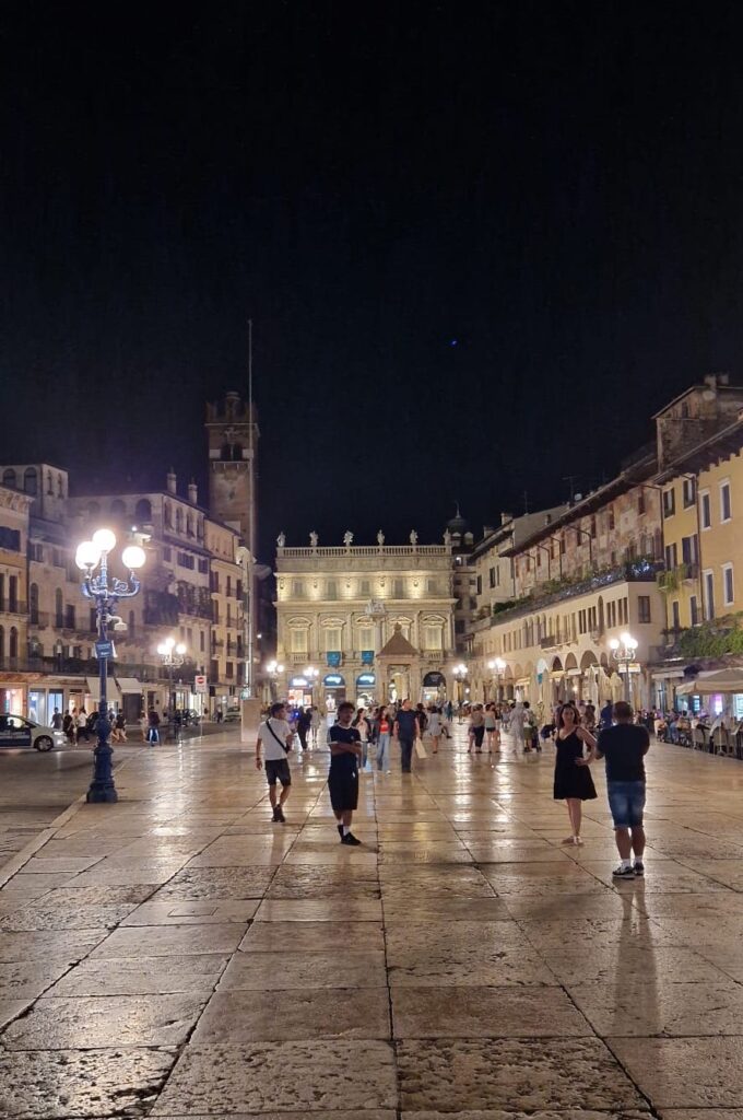 Piazza erbe senza banchetti