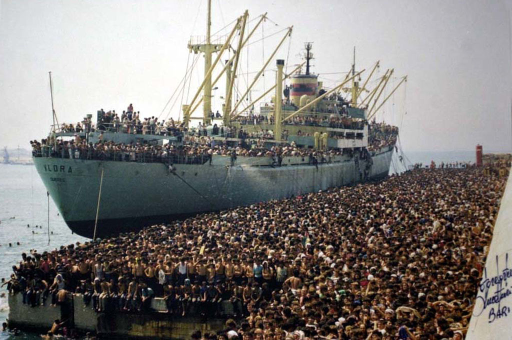 Dal 2003 il Trattato di Dublino costringe l’Italia a fare quello che non vuole. Ma, allora, perchè nessun governo di Roma l’ha disdetto?