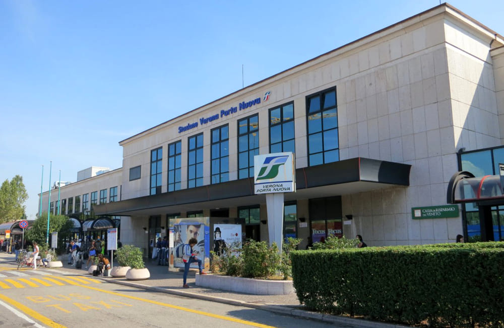 Oggi i no-vax-no-pass tenteranno di bloccare i treni a Verona e Peschiera