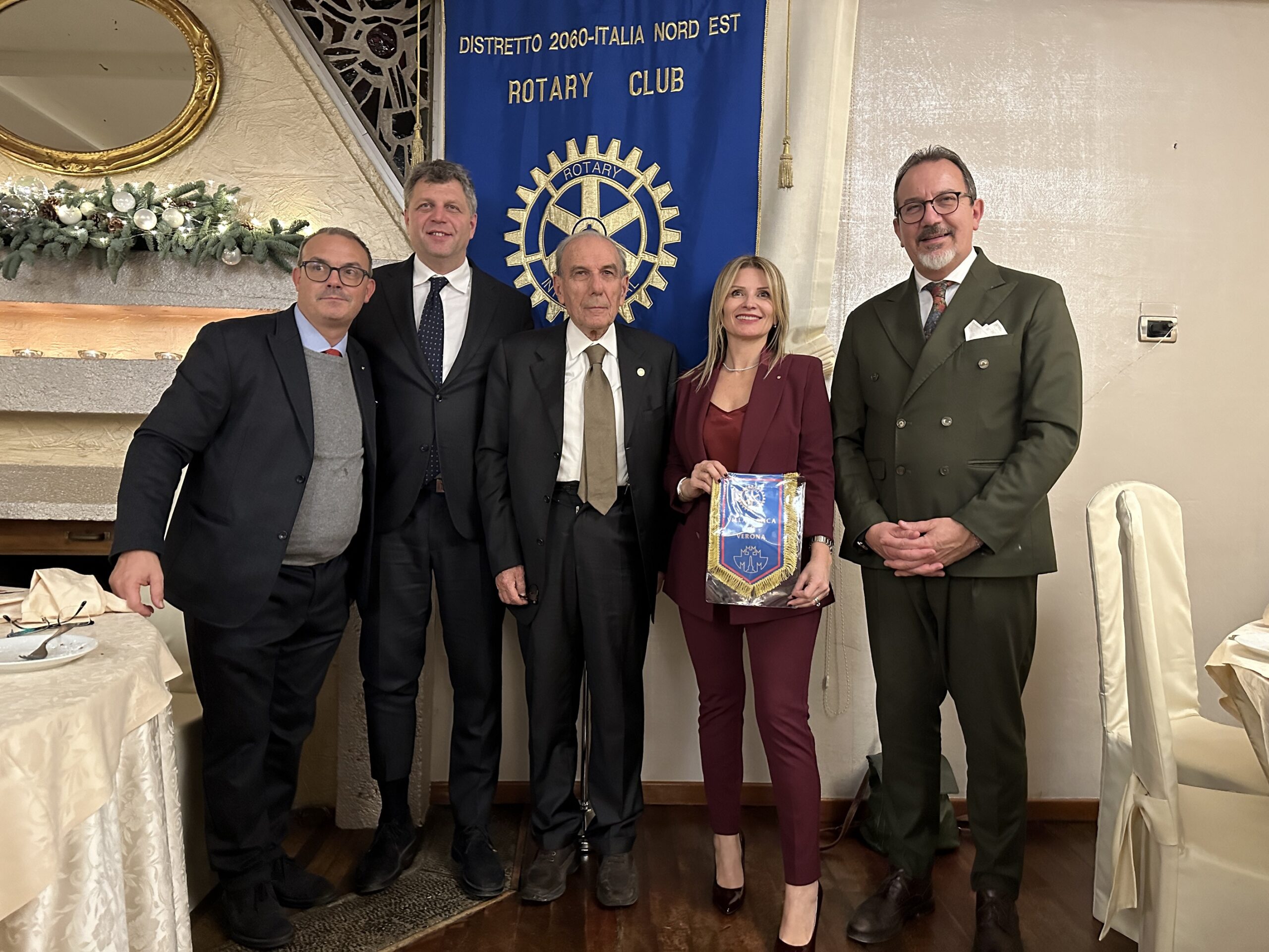 Silvia Nicolis nominata socio onorario del Rotary Club Villafranca 1 Rotary Club da sx Bontempini Federico Donadelli Nicolis DallOca ph Museo Nicolis scaled