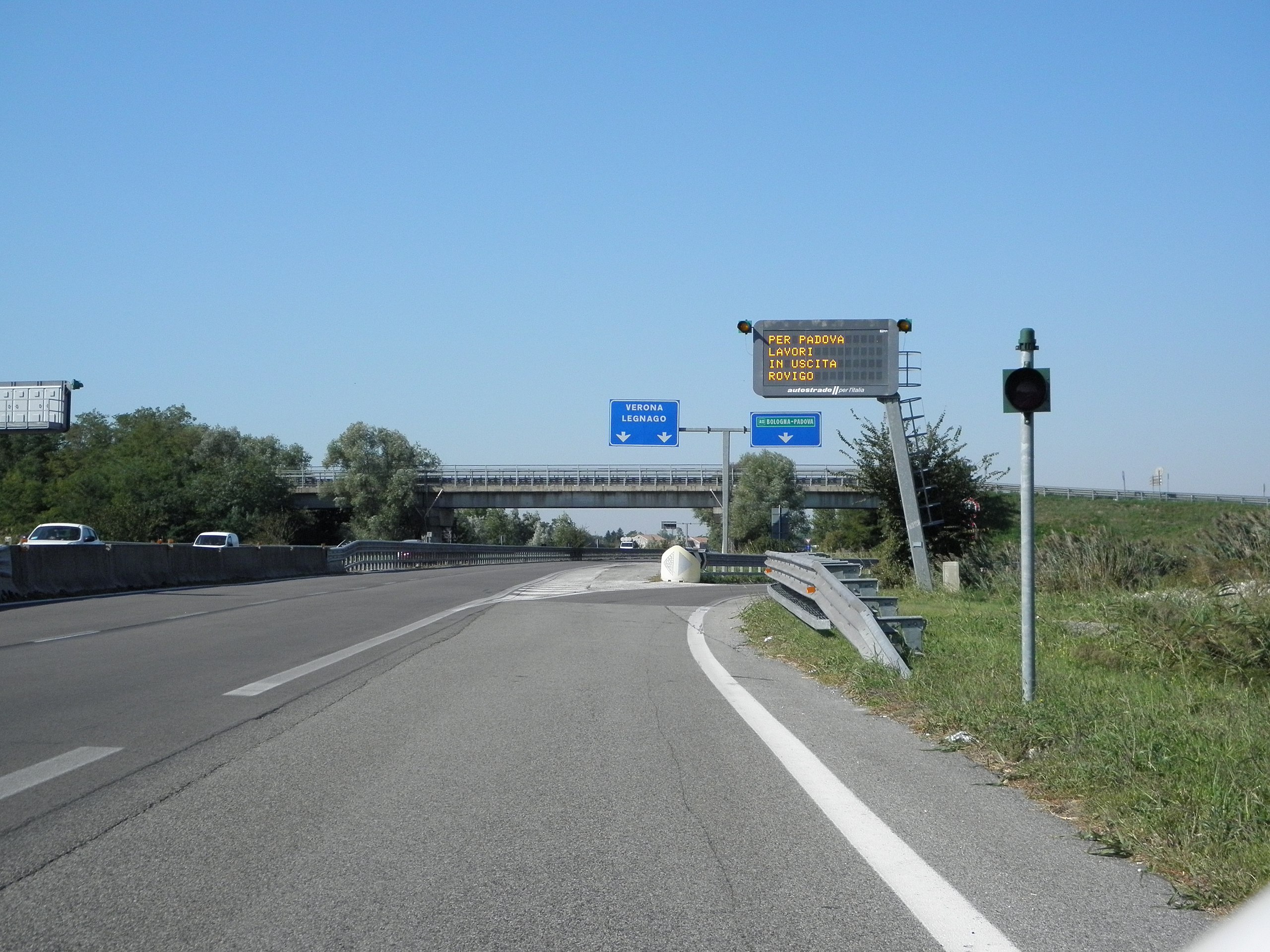 San Giovanni Lupatoto. Lavori notturni alla galleria. Chiusa al traffico per dieci giorni.
