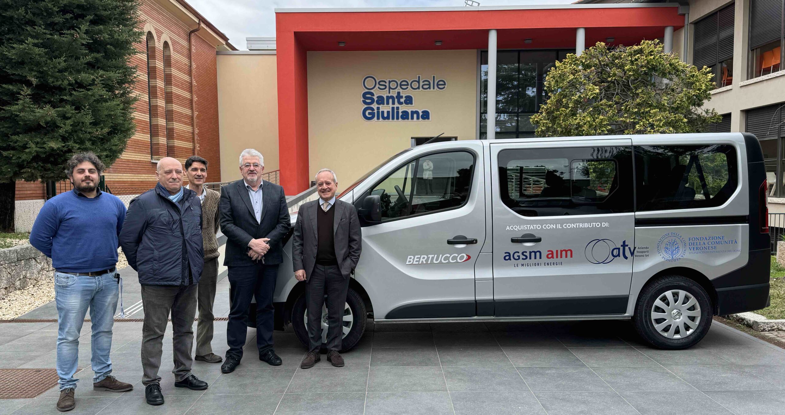 Un pulmino per i giovani di Santa Giuliana. Solidarietà e supporto per il progetto “Tutti Fuori!”