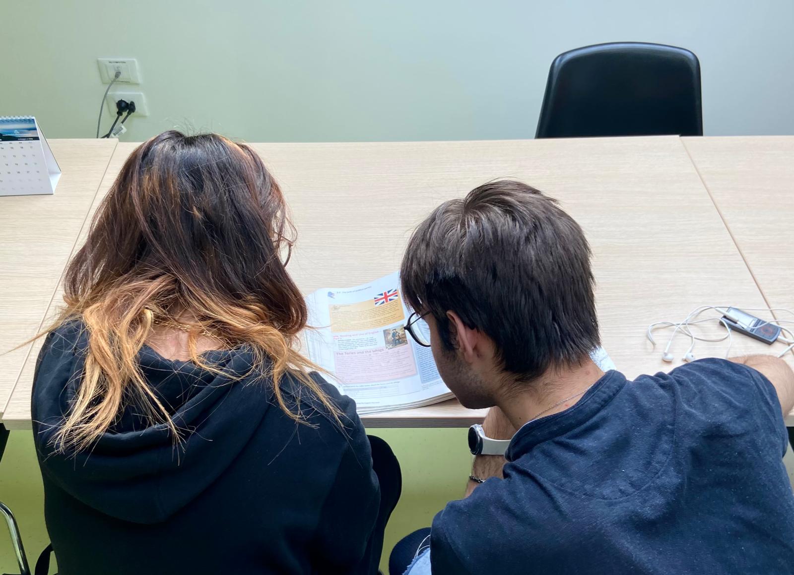 Una biblioteca per i ragazzi di Santa Giuliana: il primo fondo è già arrivato, ma c’è spazio per ulteriori donazioni