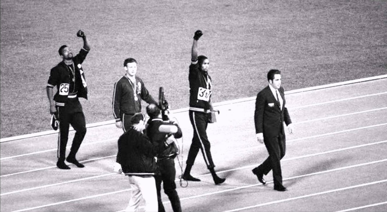 No, la politica deve stare fuori dallo sport. Boicottaggi e pugni neri hanno violato lo spirito olimpico. E non hanno cambiato nulla