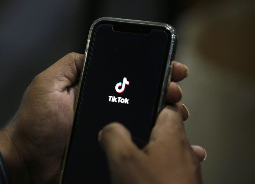 Tik Tok va chiuso. Fa più danni di Donald Trump. Anche se è un social cinese