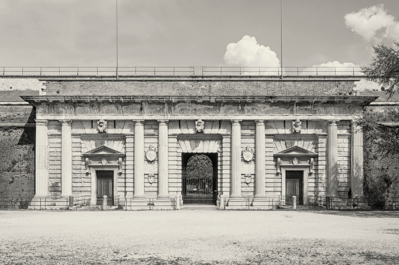 ‘Vite’, arte, scultura,  luce. Mostra a Porta Palio dal 13 al 19 ottobre