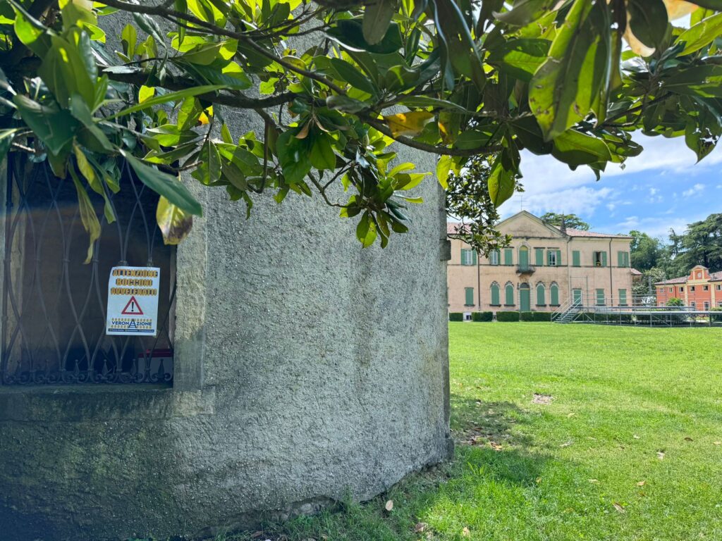 Bocconi avvelenati nel parco di Villa Buri 1 Villa Buri. Bocconi avvelenati