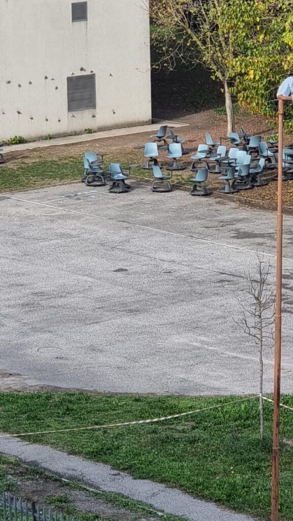 Ricordate i banchi a rotelle? Ce ne sono anche a Verona, quartiere Navigatori, fuori dalla sede distaccata del Maffei. 1 Unknown 3 29