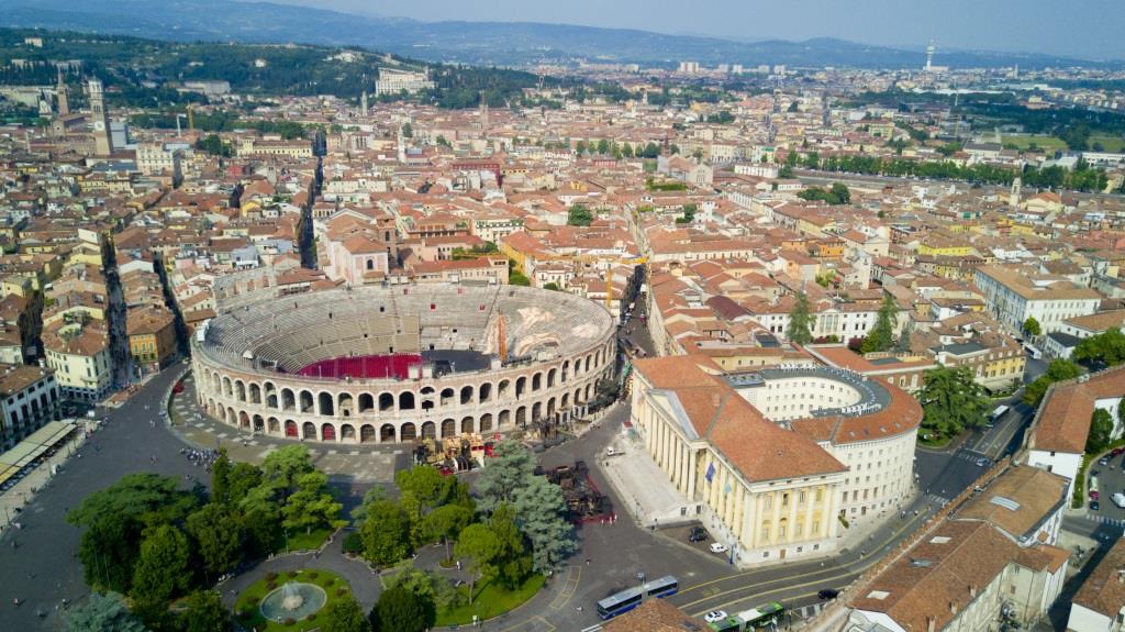 Tecnocasa: rallenta il crollo del valore degli immobili in città, più 1.7% nel 2019. In dieci anni perso il 23,1%. Calano dell’8.4% le compravendite a marzo