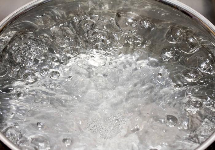 Torri. Rimane il divieto di usare l’acqua del rubinetto