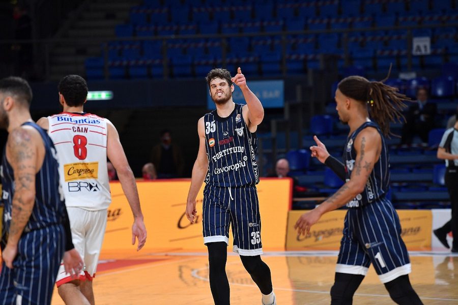 Super Toté trascina da Mvp la Fortitudo alla vittoria e riapre alla grande la sua stagione