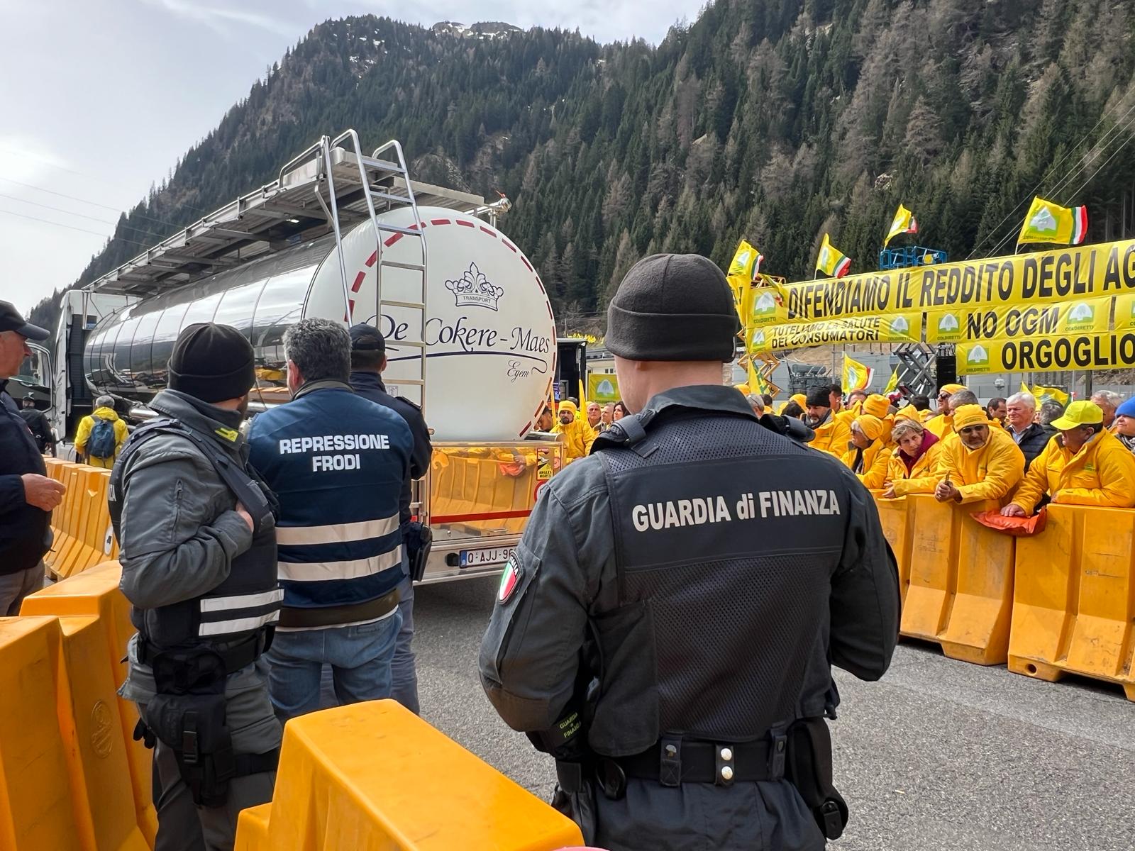 Dal latte alla verdura all’uva: ecco l’elenco delle contraffazioni “beccate” dalla Coldiretti al Brennero