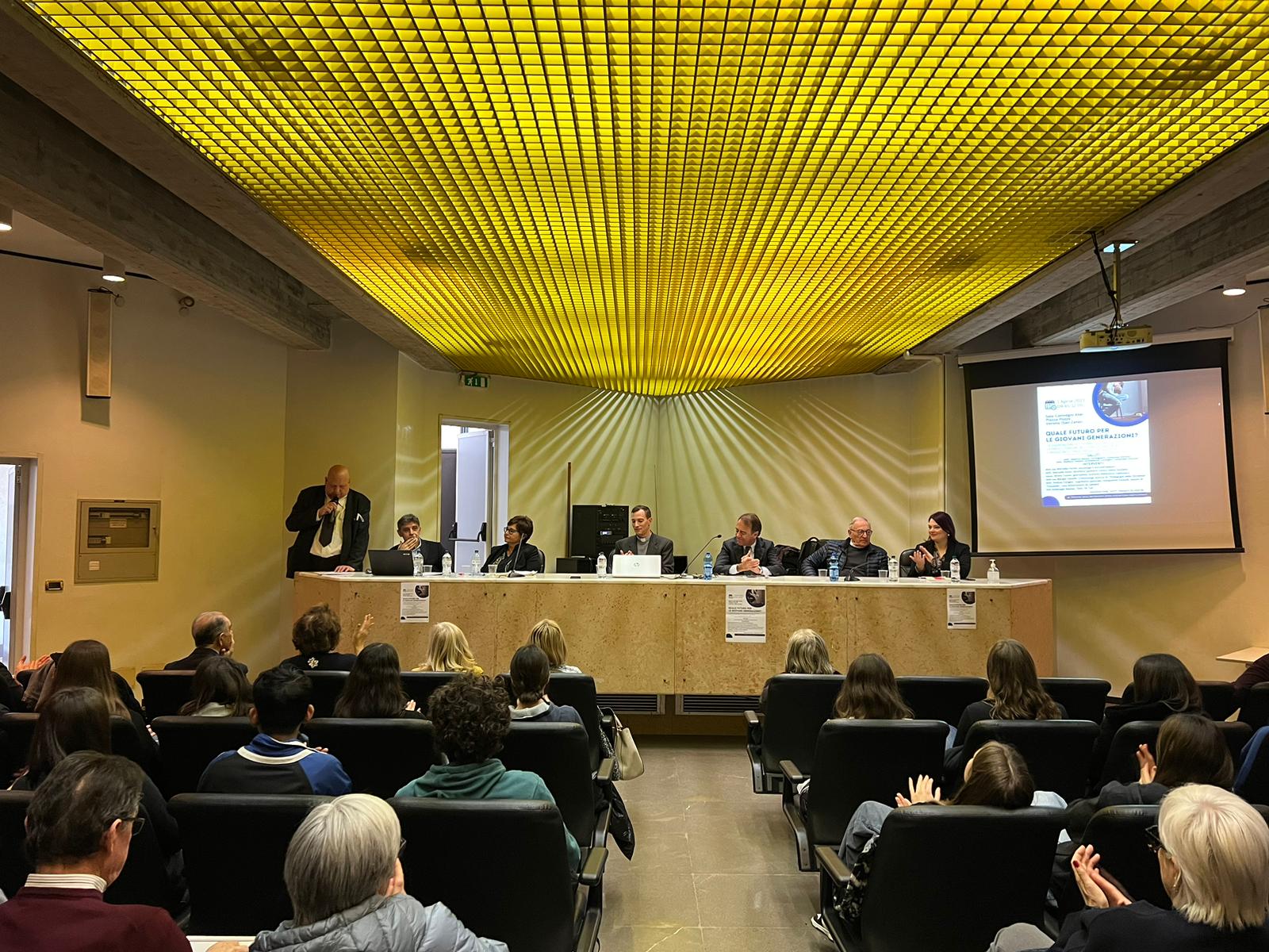 Le piazze-trappole virtuali dei giovani, convegno questa mattina all’Ater