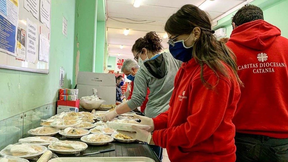 Il rapporto della Caritas sulla povertà: in Italia 5,6 milioni di poveri. E sono in aumento