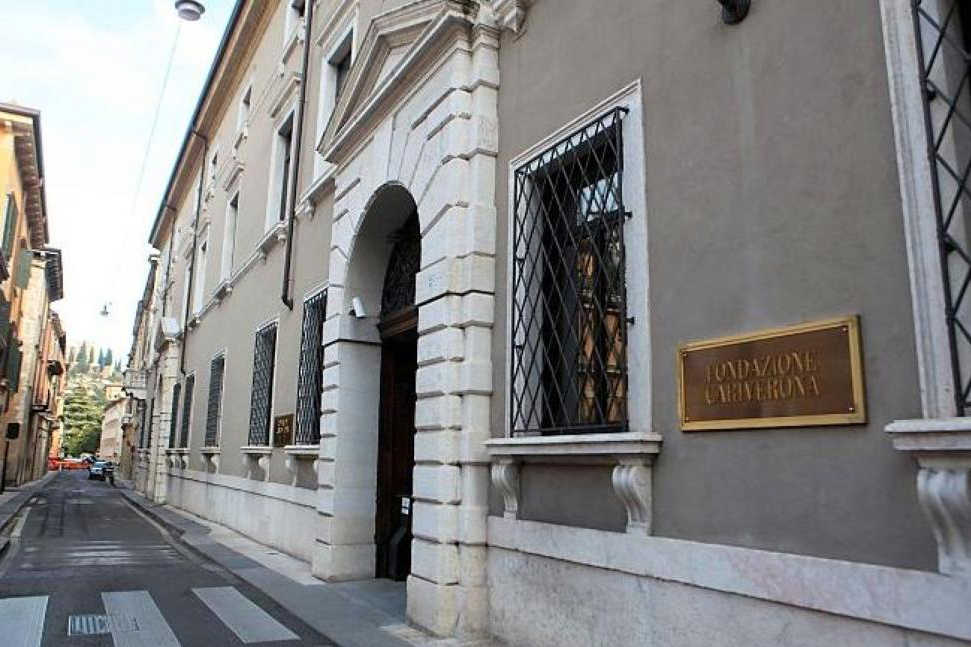 Iniziato in Consiglio Comunale l’iter per il cambio di destinazione d’uso del compendio ex Cassa di Risparmio di via Garibaldi