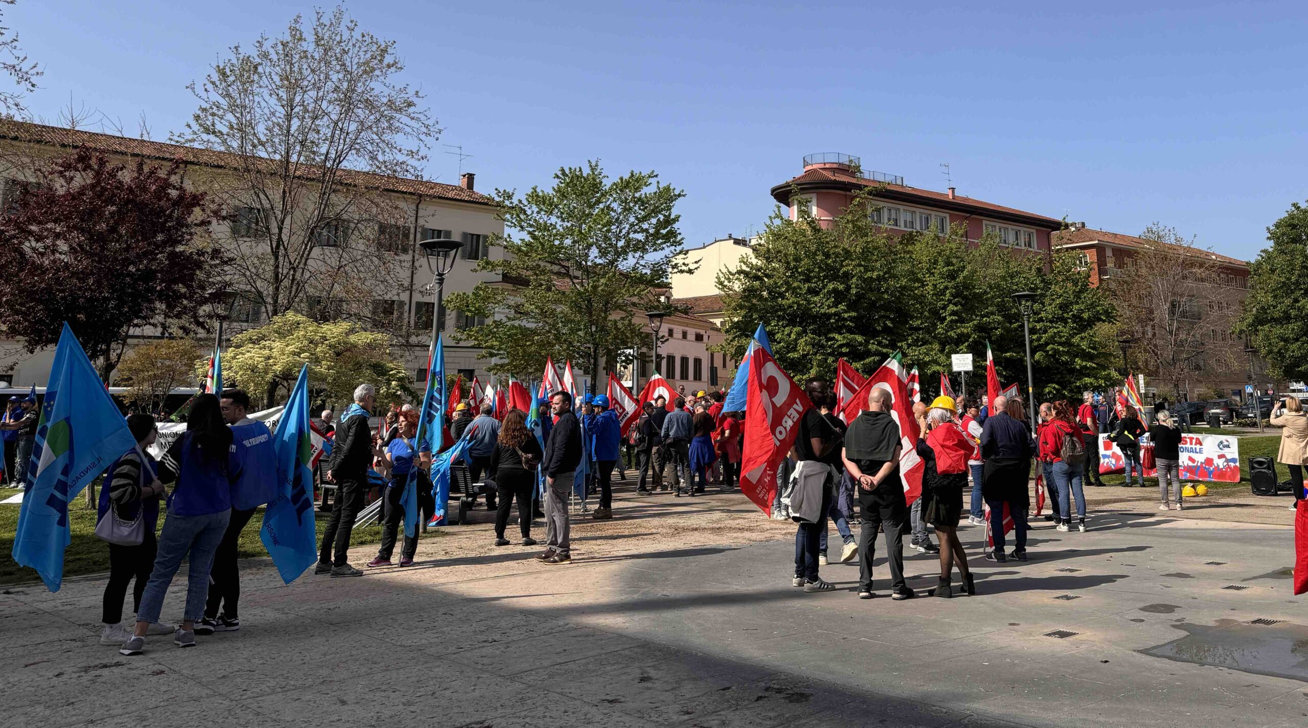 Cgil e Uil in piazza per la sicurezza sul lavoro e l'equità fiscale 1 cgil scaled
