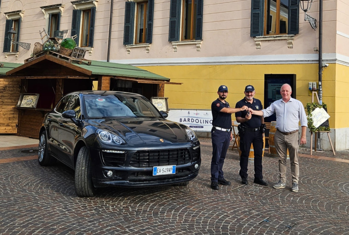 A Bardolino e Villafranca assegnate alla Polizia locale due super car sequestrate dalla Guardia di finanza