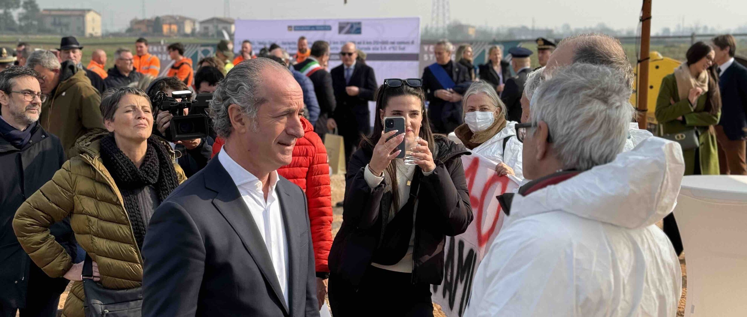 I comitati anti discarica fanno la sorpresa a Zaia e ottengono di essere ricevuti in Commissione a Venezia