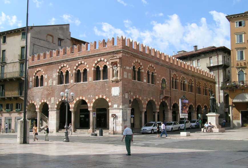 Domus Mercatorum, il 2 febbraio l’asta di Sotheby’s: vendita in tre lotti, 10,3 milioni base di partenza