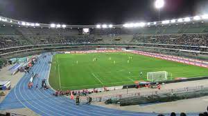 Il nuovo stadio ancora non si vede. Allora mettiamo a posto quello vecchio.