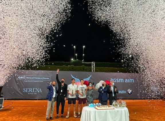 Internazionali di tennis: Verona incorona il talento cristallino di Holger Rune