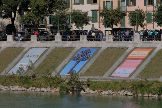 Foto giganti in lungadige S.Giorgio per i 700 anni di Dante 1 foto san giorgio3 1