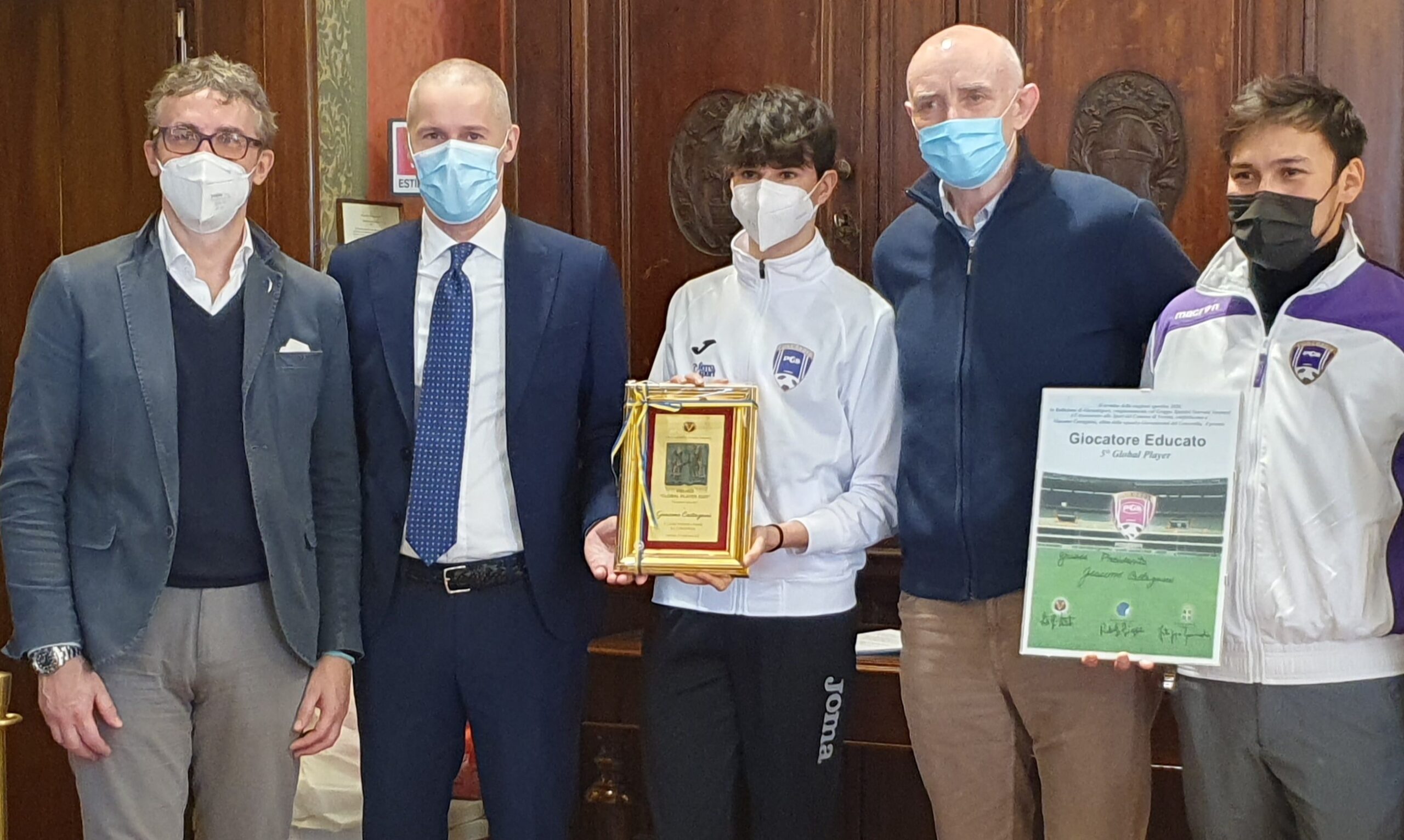 A Giada Pozzato, campionessa italiana di salto con l'asta, il premio Consolini 1 giovane educato premio scaled