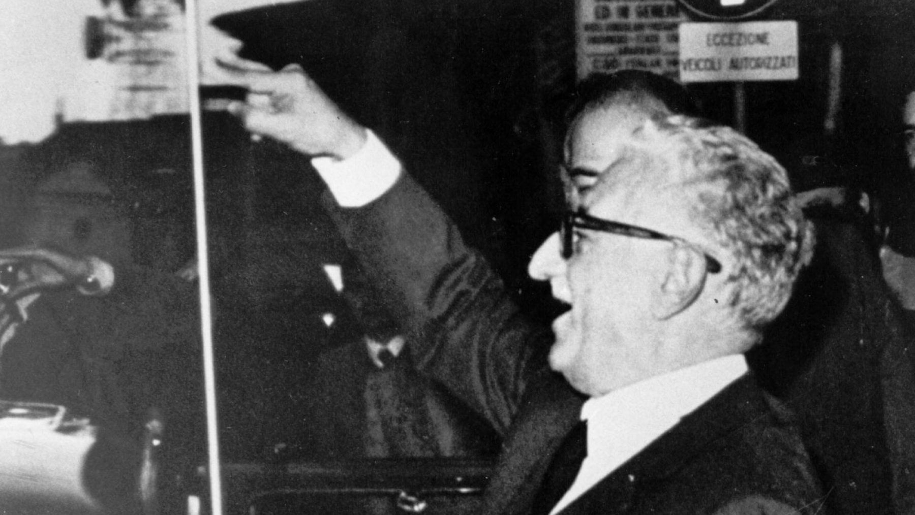 Governi “balneari”, Draghi vede avvicinarsi il fantasma del 25 luglio e di Giovanni Leone
