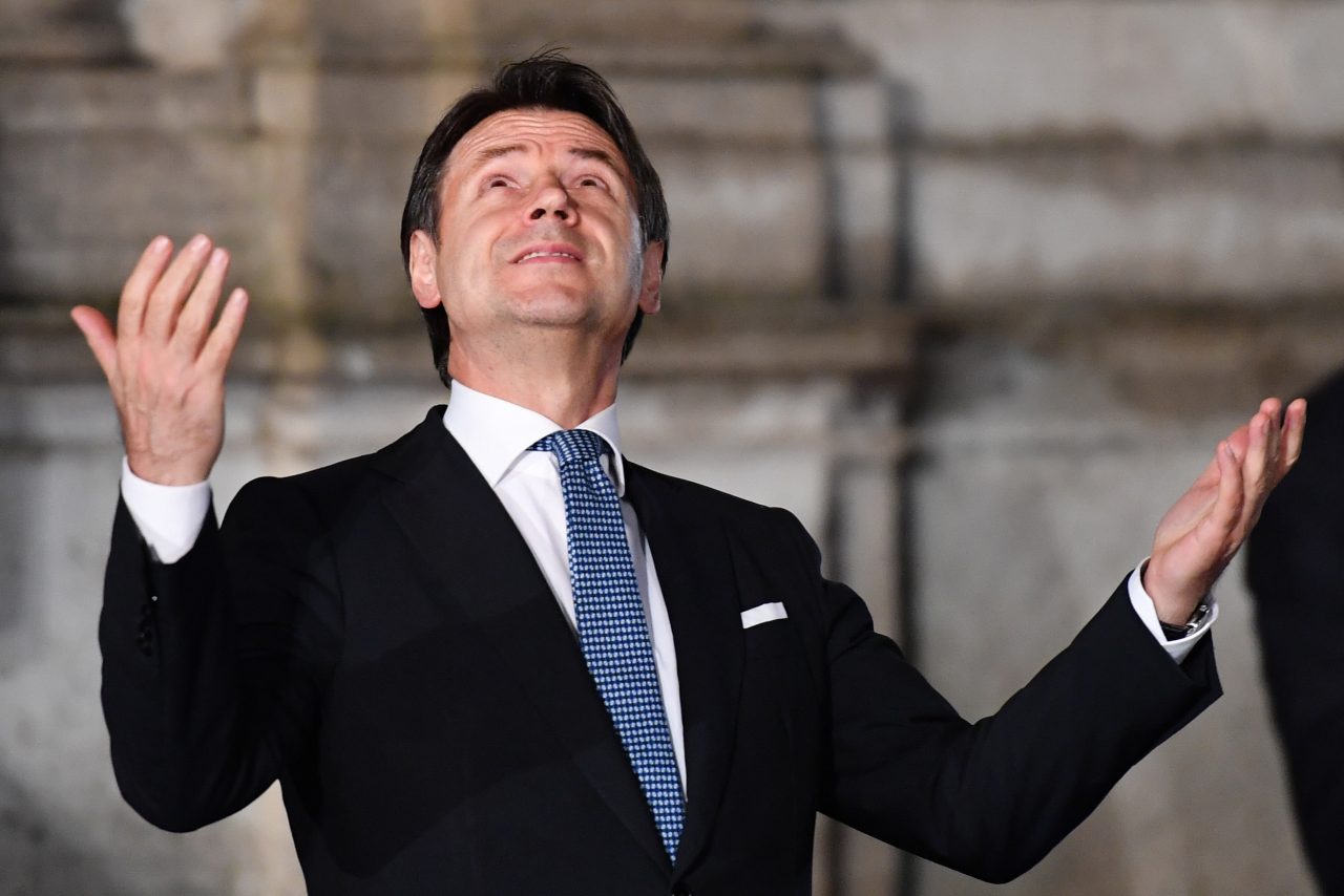 Cashback, così Conte ci invita a spendere ed a fare debito. Usando le carte di credito, ma non la testa
