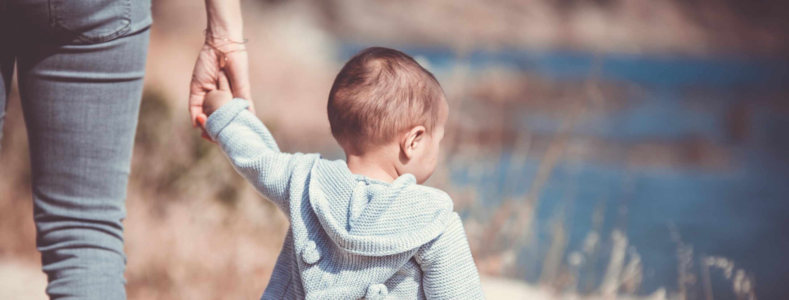 Adozioni: incontri online e in presenza per famiglie adottive, ragazzi e insegnanti