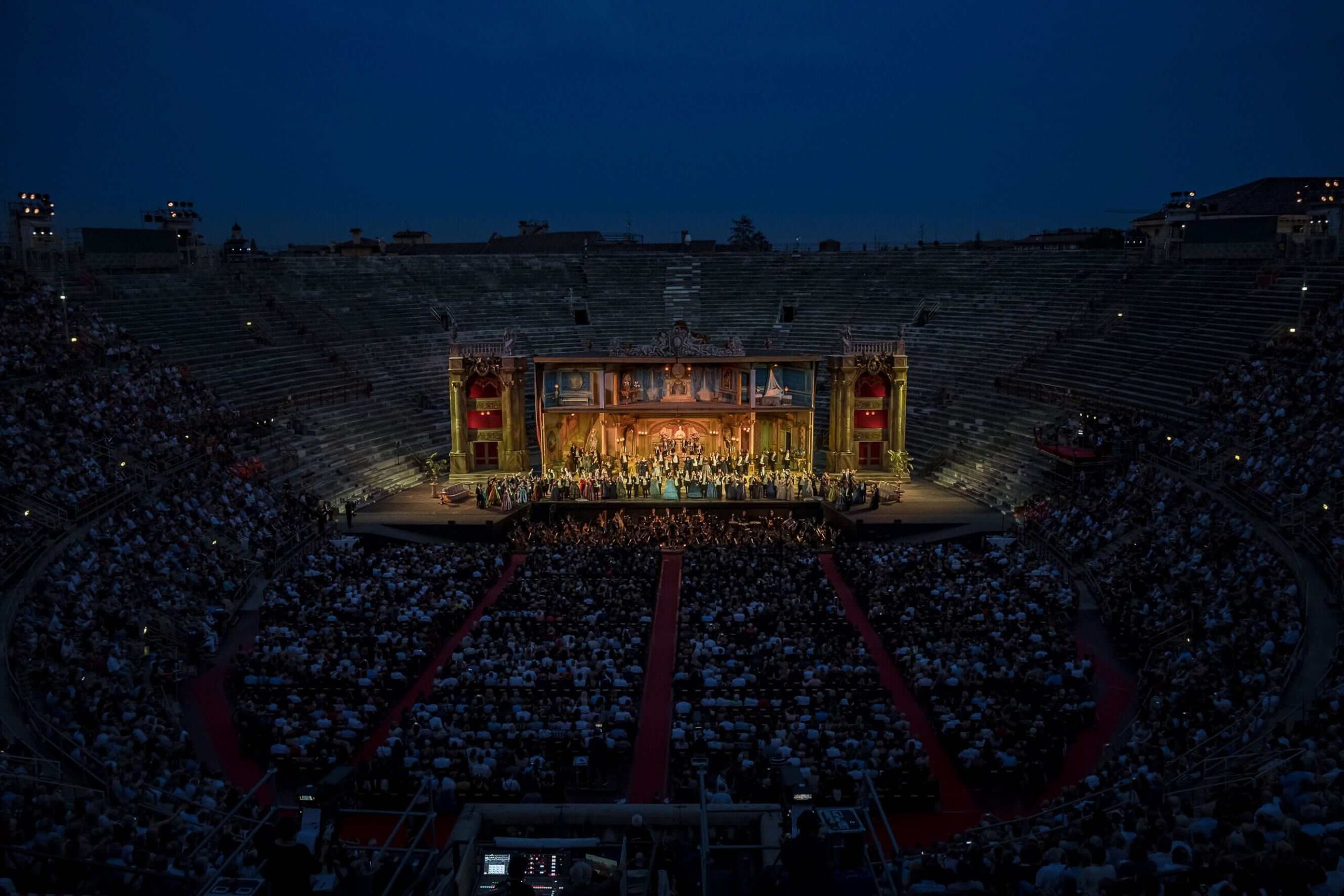In Arena prima de la Traviata, di Giuseppe Verdi. Domani torna Nabucco