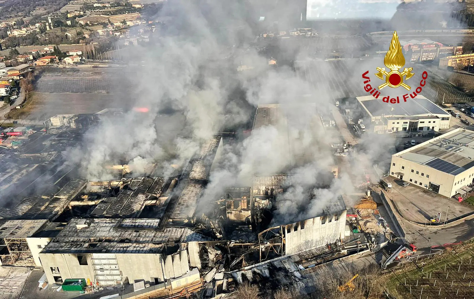 Incendio Salumificio Coati, Verona e Negrar coordinano interventi e verifiche
