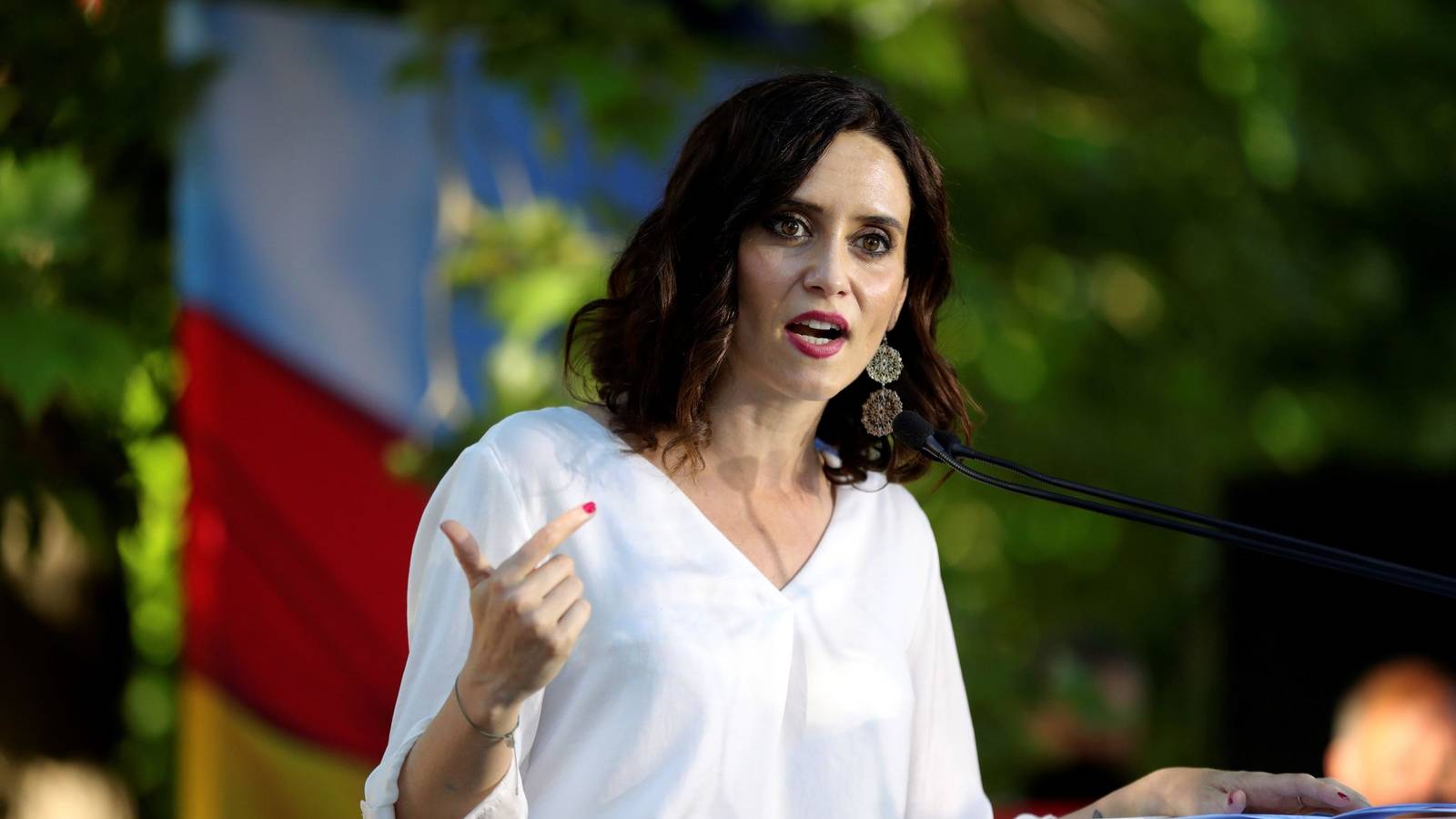 Cosa insegnano il crollo di Pedro Sanchez e la vittoria di Isabel Dìaz Ayuso: così cambieranno la politica italiana