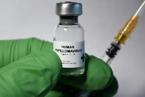 I tumori testa-collo. Fra le cause fumo e alcol e anche, in aumento vertiginoso, il Papillomavirus
