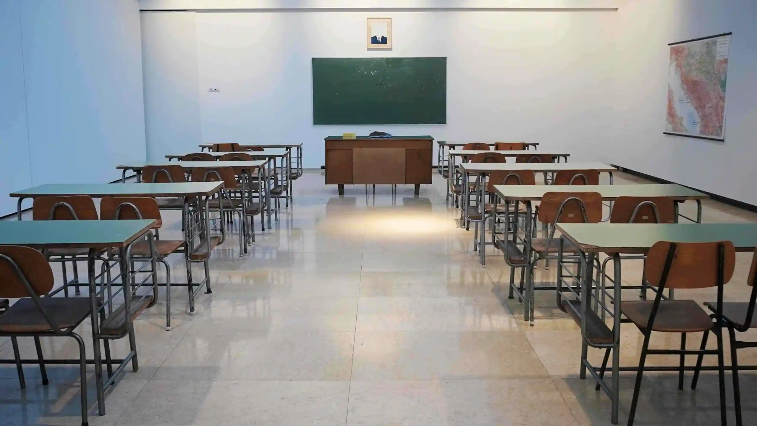 Quasi 500 mila hanno abbandonato la scuola. 55 mila i cervelli in fuga