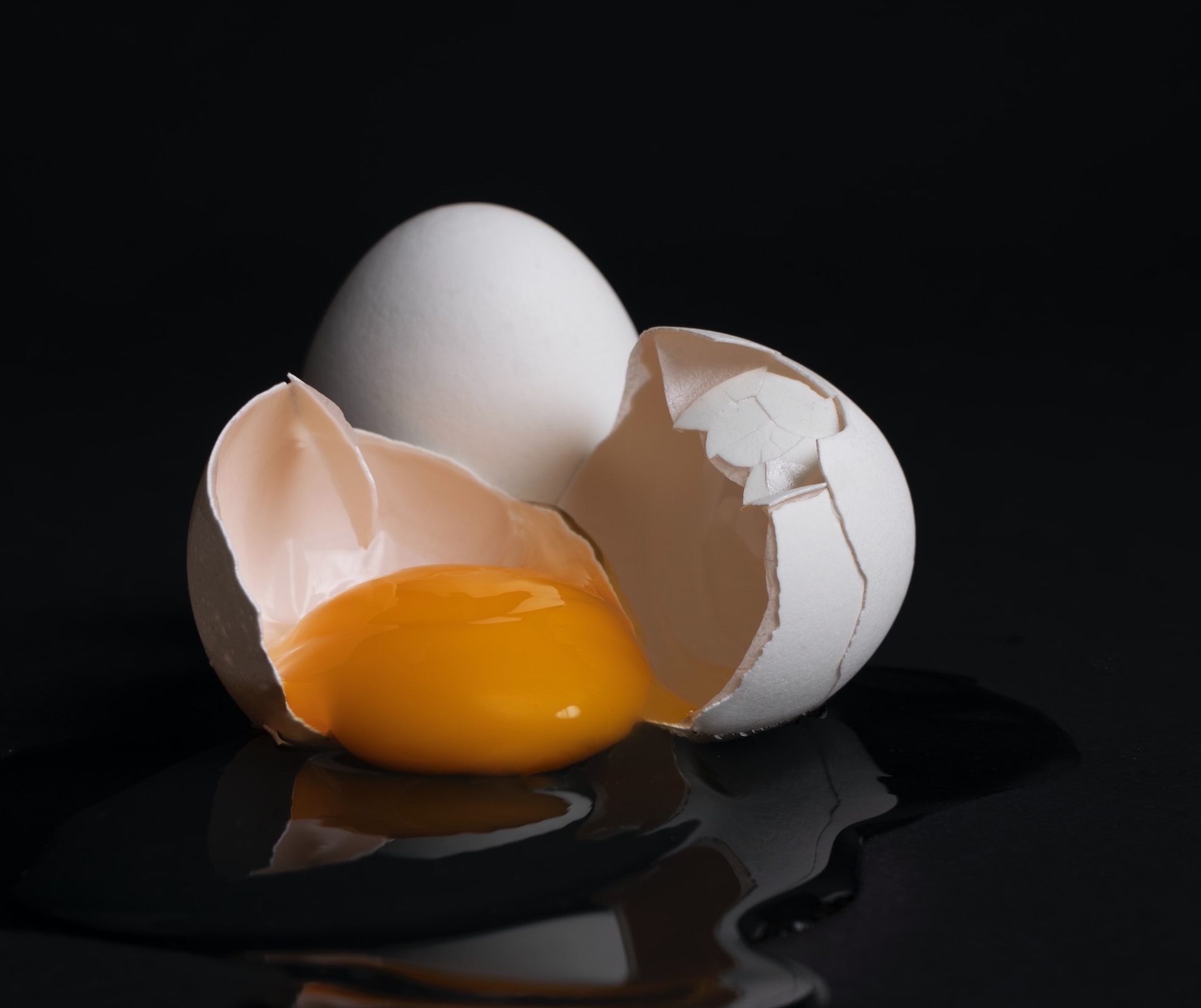 Cosa si fa per un ‘like’. La vergogna dell’Egg Crack Challenge su Tik Tok
