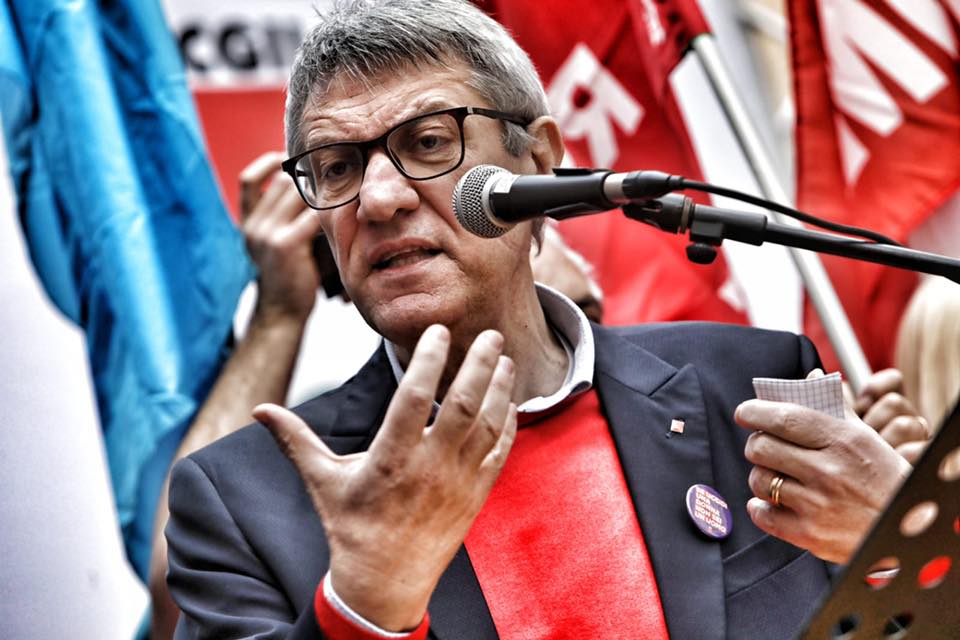 Col cinepanettone torna anche lo sciopero generale. Ma l’unico che ride è il debito pubblico