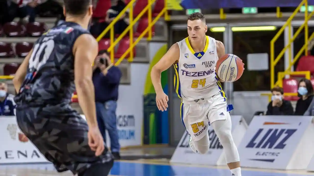 Scaligera Basket, debutto amaro all’AgsmAim Forum: non va la rimonta e passa Cento 77-80